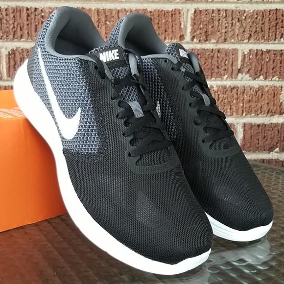 nike revolution 3 4e